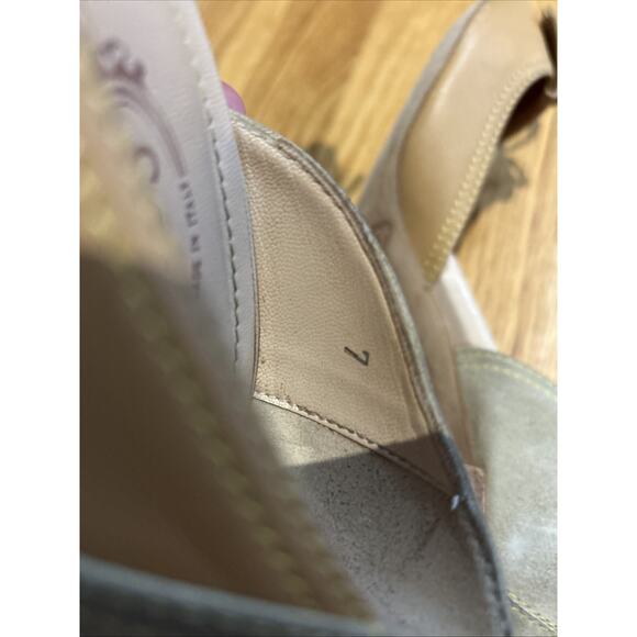 Tod's tan/Beige Leather Suede Peep Toe Dosary Pumps Size 7 studs bow front Italy - Picture 10 of 15